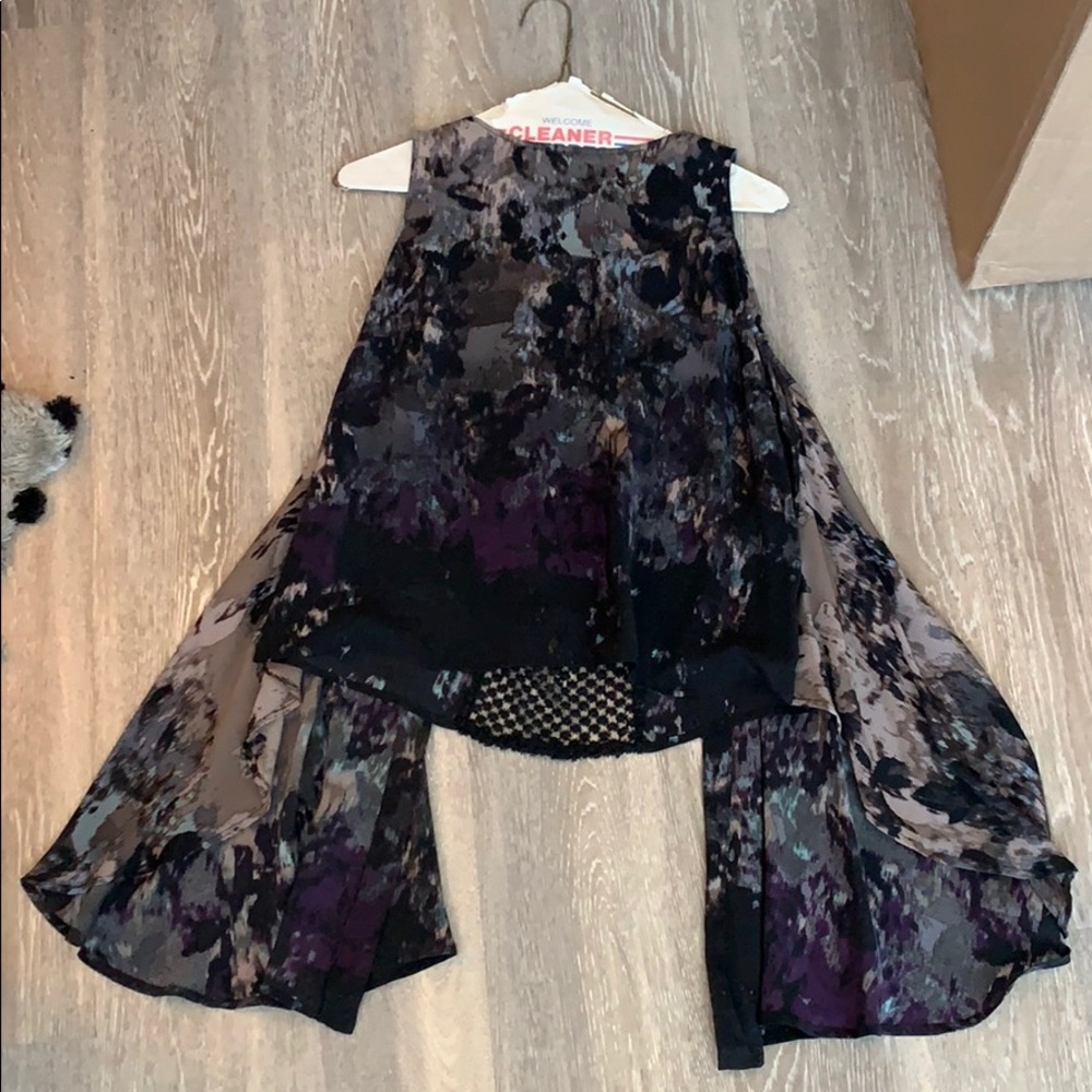 Unique Dash Sleeveless Top